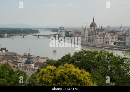 Blick über die Donau, das Parlamentsgebäude in Budapest, Ungarn Stockfoto