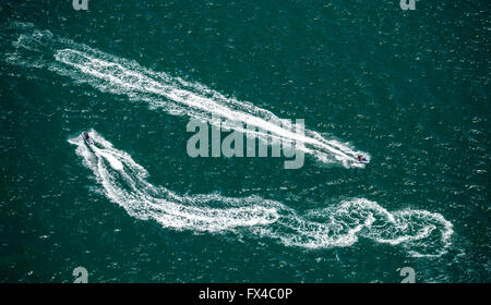 Luftaufnahme, schnelle Motorboote der Küste von Montpellier, das Mittelmeer, Freizeitboote, La Grande-Motte, Frankreich Stockfoto