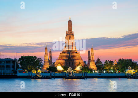 Wat Arun Tempel und Chao Phraya River, Bangkok, Thailand Stockfoto