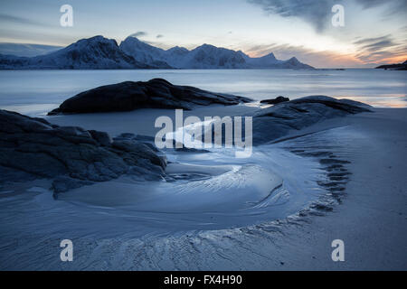 Küste, Strand von ytter vagje im Winter, Lofoten, Norwegen, Vik, Lofoten, Norwegen Stockfoto