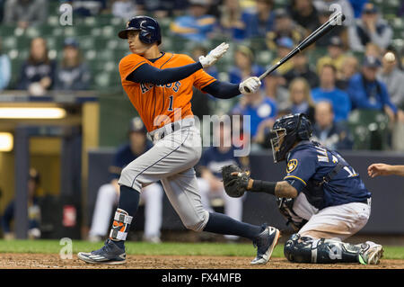 Milwaukee, WI, USA. 10. April 2016. Houston Astros Shortstop Carlos Correa #1 während der Major League Baseball Spiel zwischen den Milwaukee Brewers und den Houston Astros im Miller Park in Milwaukee, Wisconsin. John Fisher/CSM/Alamy Live-Nachrichten Stockfoto