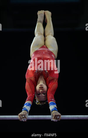 Everett, Washington, USA. 10. April 2016. BRENNA DOWELL aus den Vereinigten Staaten konkurriert am Stufenbarren während 2016 Pacific Rim Gymnastik-Meisterschaften. © Amy Sanderson/ZUMA Draht/Alamy Live-Nachrichten Stockfoto