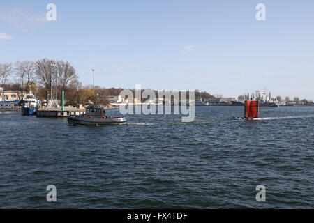 Gdynia, Polen 11. April 2016 Gesamtansicht der Hafen von Gdynia Ð die polnischen Hafenstadt liegt an der westlichen Küste des Gda? sk Bucht Ostsee in Gdynia. Im Jahre 1926 gegründet. Im Jahr 2008 wurde es #2 in Containern an der Ostsee. Der Hafen grenzt an Gdynia Naval Base, mit denen es teilt Wasserstraßen aber ist administrativ eine eigenständige Einheit. Stockfoto