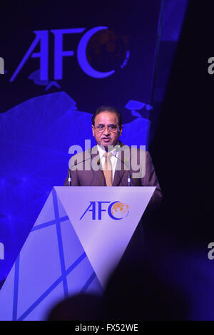 Kuala Lumpur, Malaysia. 12. April 2016. Saoud Aziz Mohannadi, Vizepräsident der Asian Football Confederation (AFC), hält eine Rede bei der offiziellen Auslosung für die Endrunde der Fußball-Weltmeisterschaft 2018 asiatische Qualifikation in Kuala Lumpur, Malaysia, am 12. April 2016. © Chong Voon Chung/Xinhua/Alamy Live-Nachrichten Stockfoto