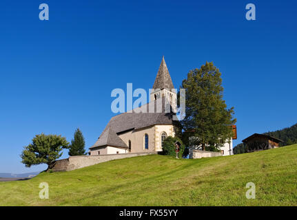 Kastelruth St. Michael in Südtirol - Kirche St. Michael in Kastelruth, Südtirol Stockfoto