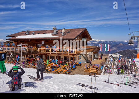 Wiedersbergerhornboden Restaurant in Alpbach im Alpbachtal, Tirol, Österreich. Stockfoto