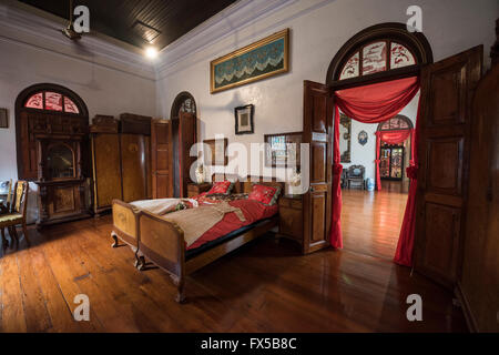 Haupt-Schlafzimmer in der Peranakan Mansion, George Town, Penang Stockfoto