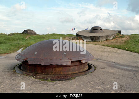 Eine steigende Geschützturm (für eine 75-mm-Geschütz) auf Fort Douaumont bei Verdun, Frankreich. Stockfoto