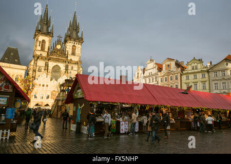 Ostermarkt Staromestske Namesti vom Altstädter Ring, Prag, Tschechische Republik, Europa Stockfoto