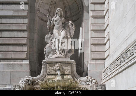 Schönheit aus Marmor Figur und Brunnen, Stephen A. Schwarzman Building NYPL, NYC Stockfoto