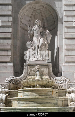 Schönheit aus Marmor Figur und Brunnen, Stephen A. Schwarzman Building NYPL, NYC Stockfoto