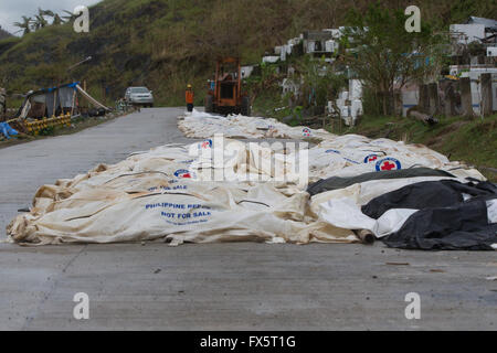 Am 8. November 2013, Taifun Haiyan (bekannt als Yolanda auf den Philippinen). Diese Aufnahme zwei Wochen nach der Veranstaltung. Stockfoto