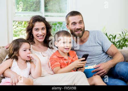 Familie Spaß beim Fernsehen Stockfoto