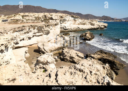 Versteinerte Sanddüne Rock Struktur, Los Escullos, Cabo de Gata Naturpark, Almeria, Spanien Stockfoto