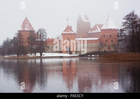 Trakai Burg im Winter mit Schnee Stockfoto