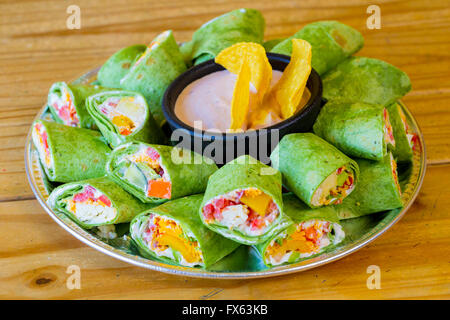 Mexikanisches Restaurant bietet eine glutenfreie Alternative zu ihrer traditionellen Küche mit dieser Vegan Vegetarier vegetarisch wraps. Stockfoto