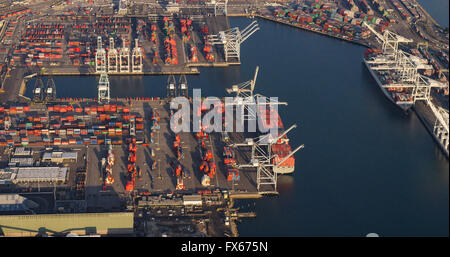 Luftaufnahme des Hafens und industrielle Hafenanlagen Stockfoto