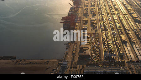 Luftaufnahme des Hafens und industrielle Hafenanlagen Stockfoto