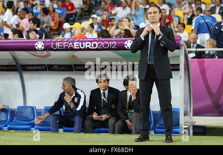 Italiens Fußball-Team Cheftrainer Cesare Prandelli sieht während der UEFA EURO 2012 Spiel gegen England Stockfoto