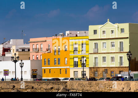 Barrio De La Viña. Bunte Gebäude im historischen Zentrum der Stadt Cádiz, Andalusien Spanien. Europa Stockfoto