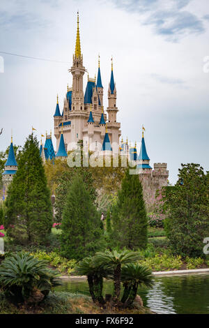 Cinderellas Schloss im Themenpark Magic Kingdom im Walt DIsney World, Orlando, Florida Stockfoto