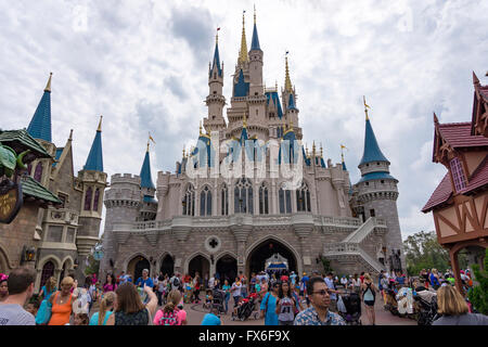 Cinderellas Schloss im Themenpark Magic Kingdom im Walt DIsney World, Orlando, Florida Stockfoto