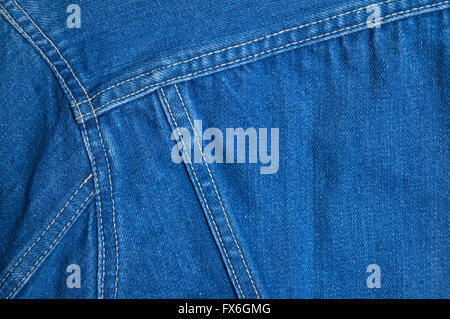 Lässige blaue Jeansjacke Nahaufnahme Detail. Mode, Texturen und Hintergründen Stockfoto