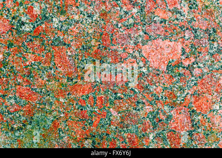 Granit-Oberflächen-Struktur-Textur. Bau- und Architektenrecht Hintergrund. Rot und grün-graue natürliche Farbe. Stockfoto