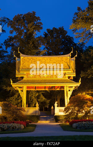 Sala-Thai im Park, Tempel, Park in der Dämmerung, Bad Homburg Vor der Höhe, Hessen, Deutschland Stockfoto