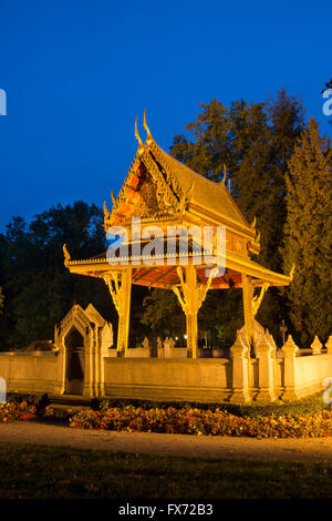 Sala-Thai im Park, Tempel, Park in der Dämmerung, Bad Homburg Vor der Höhe, Hessen, Deutschland Stockfoto