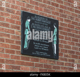 Gedenktafel für Albert Kavanagh und Stan Carberry IRA Mitglieder aus Belfast, ist Plaque fällt unterwegs gefunden. Stockfoto