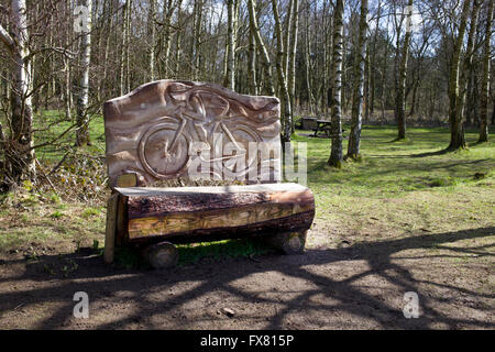 Skulpturalen Zyklus Bank in Chevin Country Park, an Caley Craggs, Otley, Nr Leeds Stockfoto