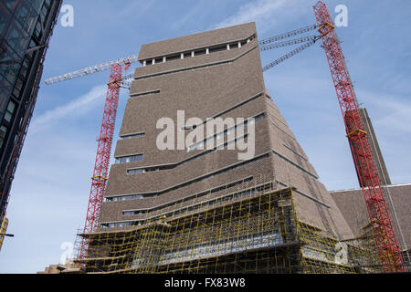 Die Bauarbeiten außerhalb der Tate Modern Neubau entworfen von den Architekten Herzog & de Meuron Stockfoto