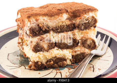 Tiramisu-Kuchen auf einen Teller. Stockfoto