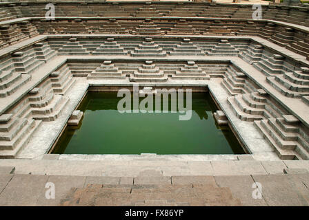 Abgesetzt, Tank, Stepwell oder Pushkarni Hampi, Karnataka, Indien Stockfoto