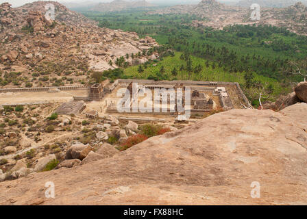 Luftaufnahme von Achyuta Raya Tempel von Matanga Hill, Hampi, Karnataka, Indien. Heilige Zentrum. Stockfoto