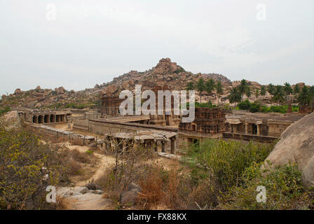 Luftaufnahme von Achyuta Raya Tempelkomplex von Matanga Hill. Hampi, Karnataka, Indien. Heilige Zentrum. Kalyana Mandapa Stockfoto