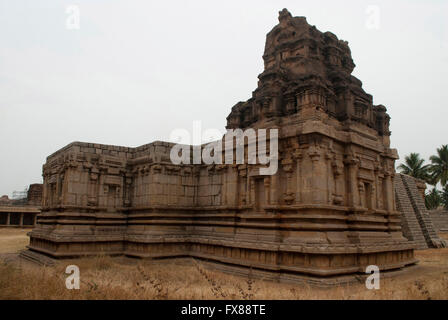 Zwei Kammern Heiligtum der Göttin, West-Seitenansicht, Achyuta Raya Tempel, Hampi, Karnataka, Indien. Heilige Zentrum. Blick von Süd-w Stockfoto