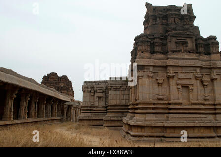 Zwei Kammern Heiligtum der Göttin, Achyuta Raya Tempel, Hampi, Karnataka, Indien. Heilige Zentrum. Ansicht von Süden. Stockfoto