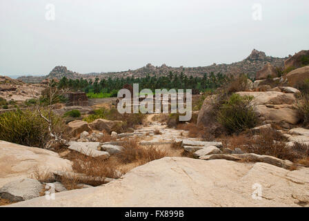 Gesamtansicht der Achyuta Raya Tempel-Komplex, Hampi, Karnataka, Indien. Heilige Zentrum. Stockfoto