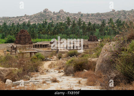 Gesamtansicht der Achyuta Raya Tempel-Komplex, Hampi, Karnataka, Indien. Heilige Zentrum. Stockfoto