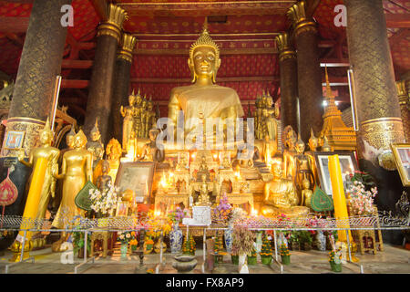 Buddha-Statue im Wat Mai, Luang Prabang, Laos Stockfoto