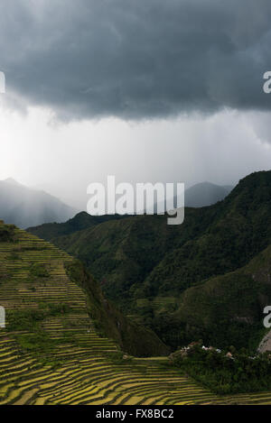Batad Reisterrassen während eines tropischen Sturms in Banaue, Ifuego, Philippinen.  Batad befindet sich unter den Reisterrassen Ifugao. Stockfoto