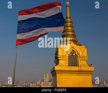 Thailändische Flagge Golden Mount Wat Saket Bangkok Thailand Stockfoto