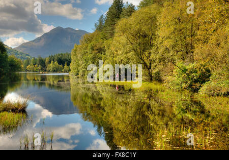 Friedliche Reflexionen auf dem man-Trail, Glencoe Stockfoto