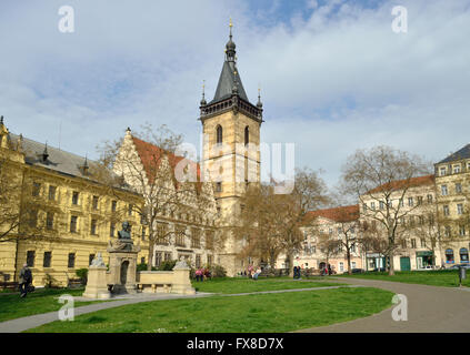 Prag, Tschechische Republik. Karlovo Namesti (Karlsplatz). Neues Rathaus (Novomestska Radnice) 1418: Gothic Stockfoto