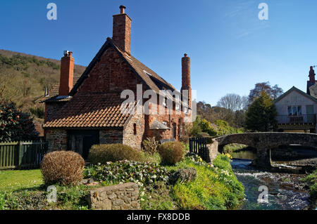 England, Somerset, Allerford, Lastesel Brücke über Fluss Aller Stockfoto