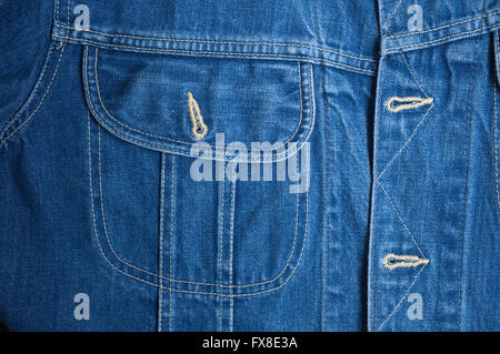 Lässige blaue Jeansjacke Nahaufnahme Detail. Mode, Texturen und Hintergründen Stockfoto