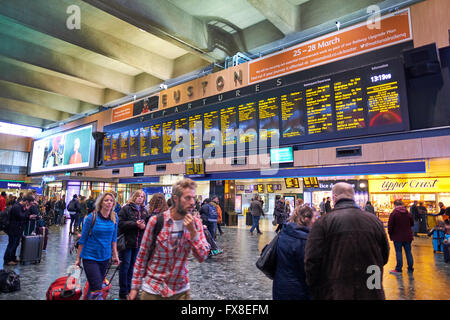 Elektronischen Departure Board Euston Train Station London Großbritannien Stockfoto