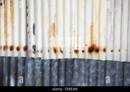 Alt und rostig beschädigt verzinkt Eisen Textur Stockfoto